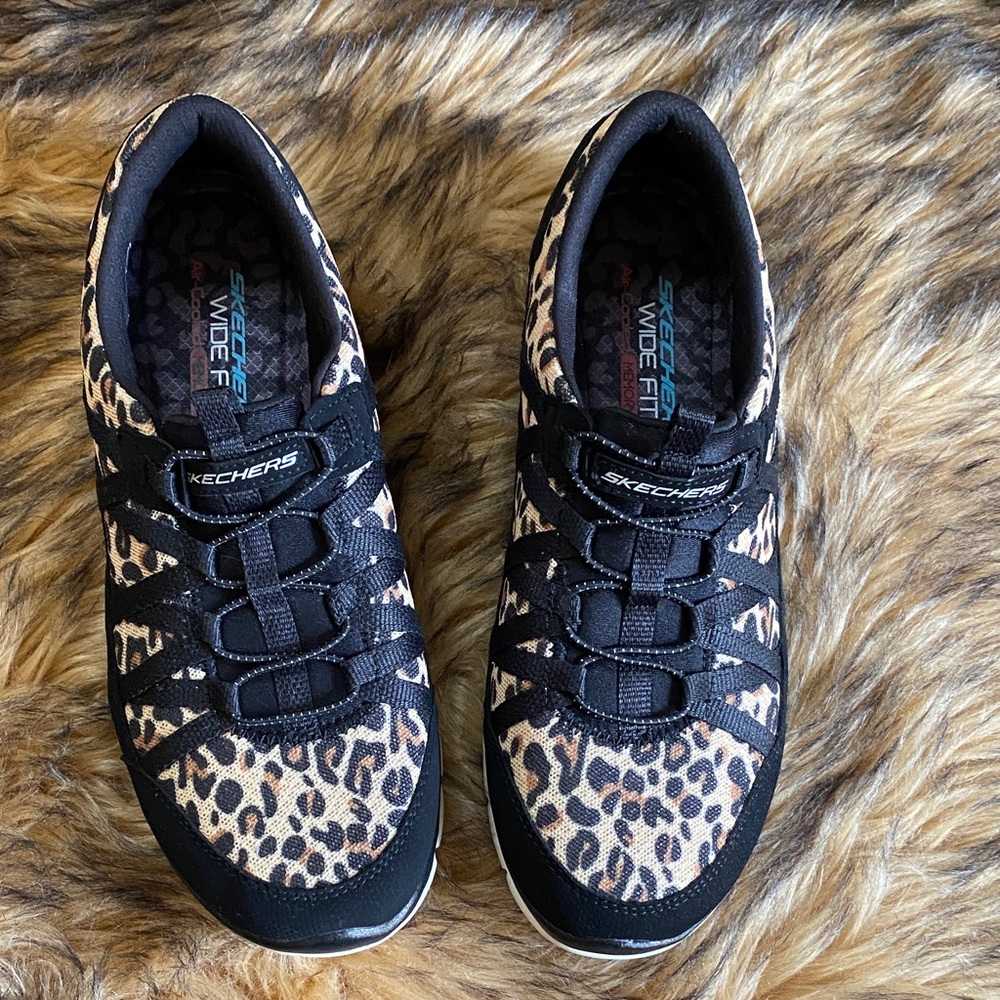 Skechers Wide Fit Women's Black and Tan Animal Print Sneakers